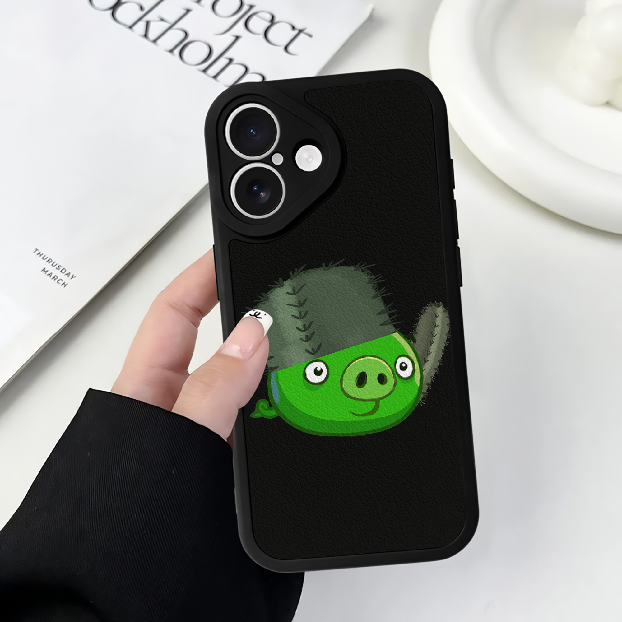 （画像用） Angry Birds アングリーバード 【iPhone 16シリーズ対応】シリコンスマホケース（レザー調） 材質：シリコン